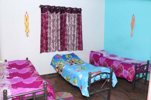 Roomate Zone Boys PG